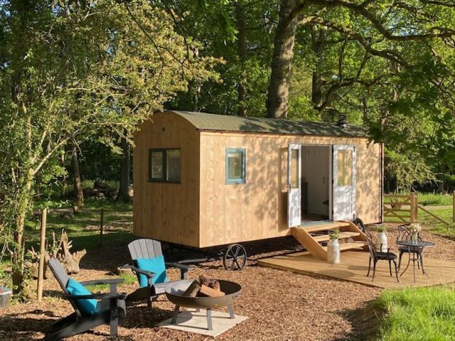Coachroad Shepherds Huts 펫워스 외부 사진